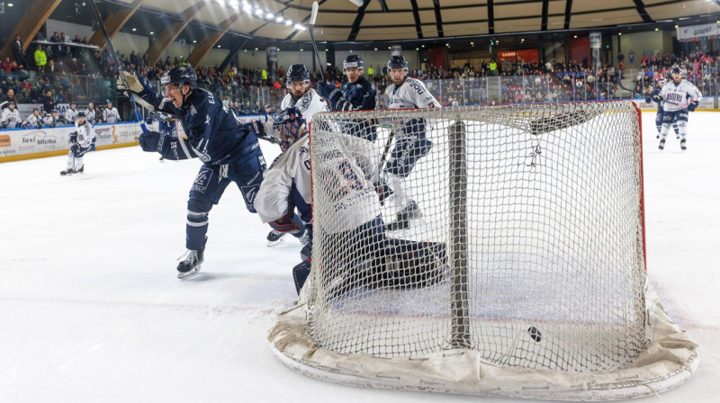 Gapas "Rapaces" uzbrucējs Daniels Mūrnieks (Nr. 14) pēc vārtu guvuma. Foto: Serge Gleize/Les Rapaces de Gap