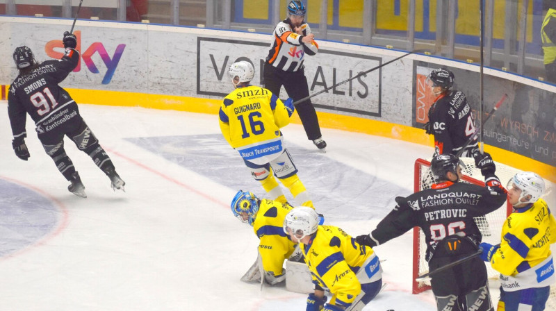 Pēc Sanda Smona vārtu guvuma. Foto: EHC Chur Fans