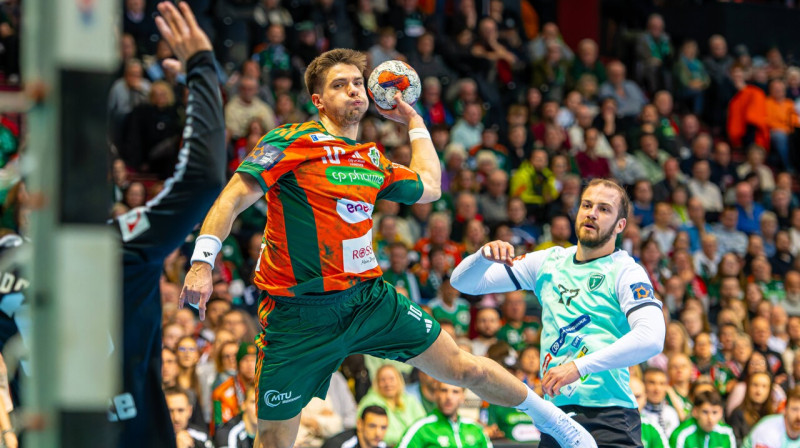 Renārs Uščins uzbrukumā cīņā pret Našices "Nexe". Foto: Jan Günther/TSV Hannover-Burgdorf/Scanpix