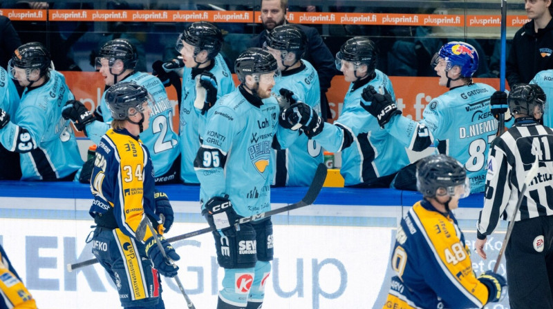 Oskars Batņa pēc vārtu guvuma. Foto: Elmeri Elo/Lahden Pelicans