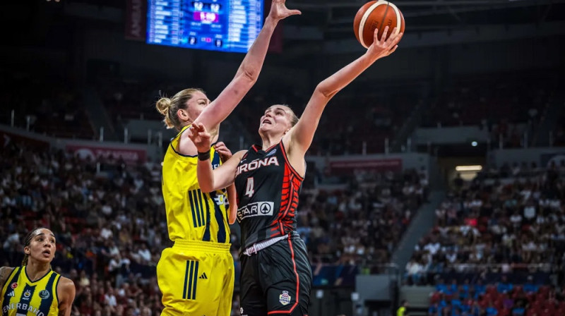 Emma Mēsemana un Juste Jocīte 2026. gada 17. aprīlī. Foto: EuroLeague Women