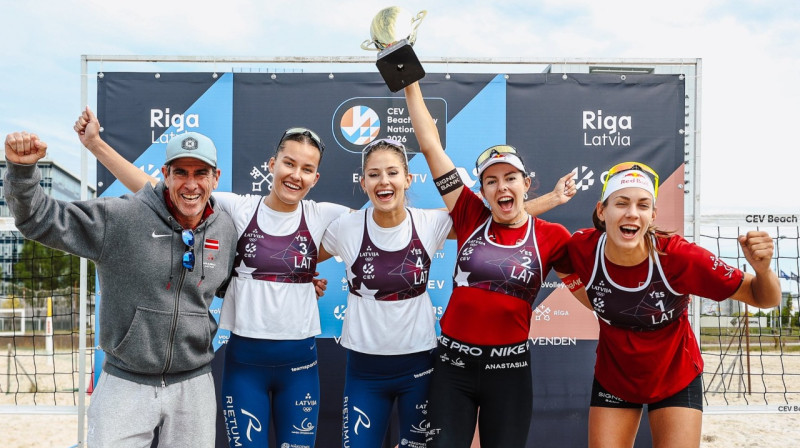 Līva Ēbere, Deniela Konstantinova, Anastasija Samoilova, Tīna Graudiņa. Foto: facebook.com/graudina.samoilova
