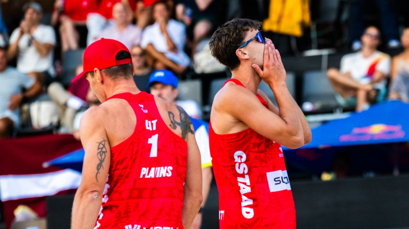 Mārtiņš Pļaviņš un Kristians Fokerots. Foto: volleyballworld.com