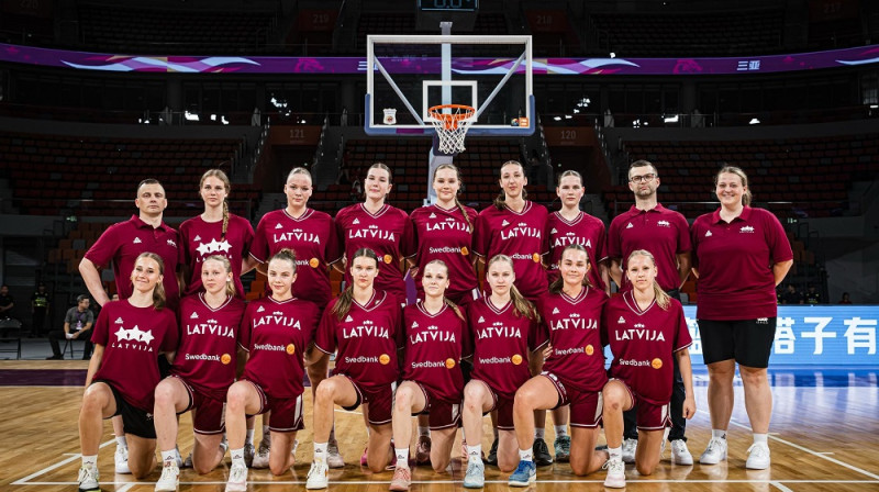 Latvijas U18 meiteņu izlase Hainaņas salā. Foto: Ķīnas basketbola asociācija