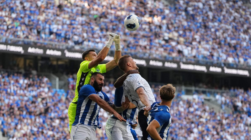 Mirklis Poznaņas "Lech" un dāņu Orhūsas cīņā UEFA Čempionu līgas kvalifikācijā. Foto: Ulrik Pedersen/Zumapress.com/Scanpix
