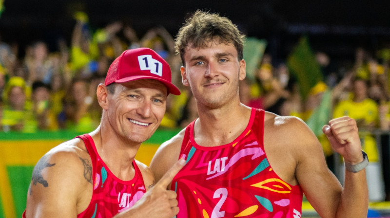 Mārtiņš Pļaviņš un Kristians Fokerots. Foto: volleyballworld.com