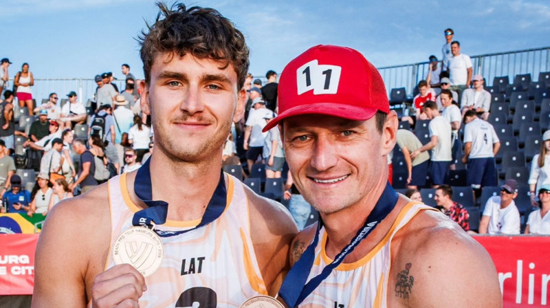 Kristians Fokerots un Mārtiņš Pļaviņš. Foto: Beach Volleyball World﻿