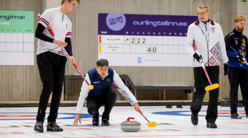 No kreisās: Aleksandrs Baranovskis, Arnis Veidemanis, Jānis Klīve
Foto: Andres Mets / Curling Tallinn