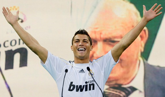 ''bwin'' logo uz ''Real Madrid'' formām līdz 2013. gadam