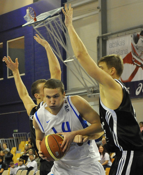 Latvijas Universitāte aicina studēt un spēlēt basketbolu!