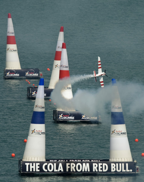 "Red Bull Air Race" Vindzorā uzvar Bonoms