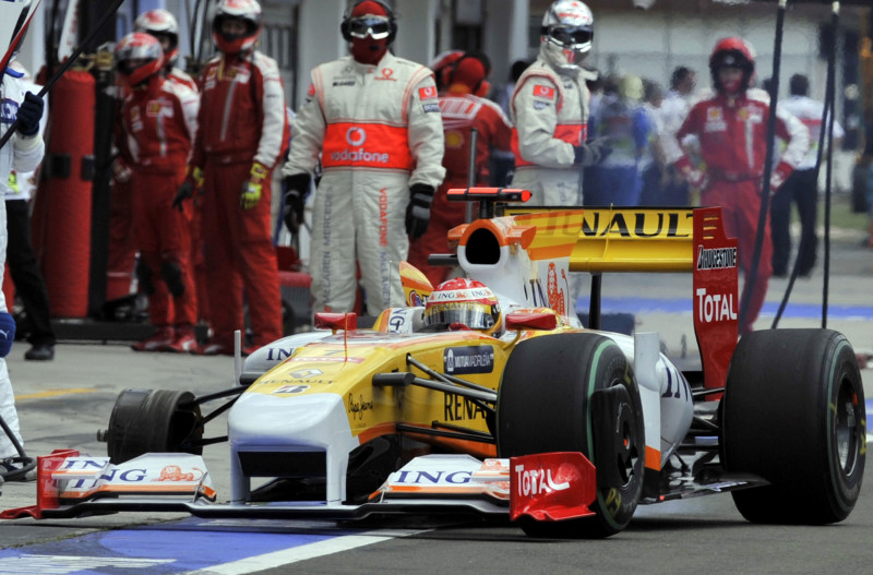 "Renault" diskvalificē uz Valensijas posmu