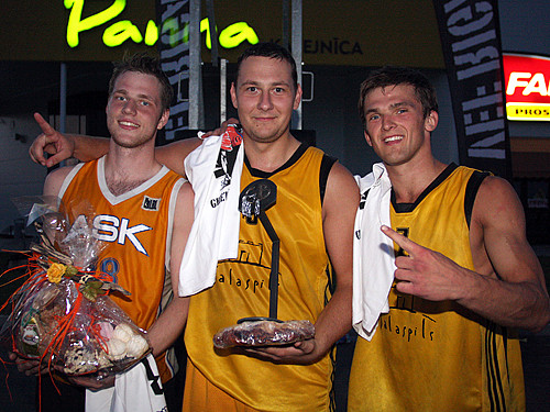 "Moonshine Brothers" pirmie Aizkraukles "Ghetto Basket"