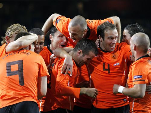 Nīderlande pārliecinoši uzvar Zviedriju, Vācijai ceturtais panākums pret Kazahstānu