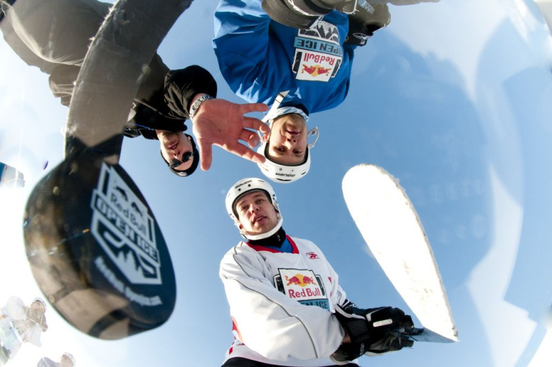 Latvijā notiks dīķu hokeja čempionāts "Red Bull Open Ice"