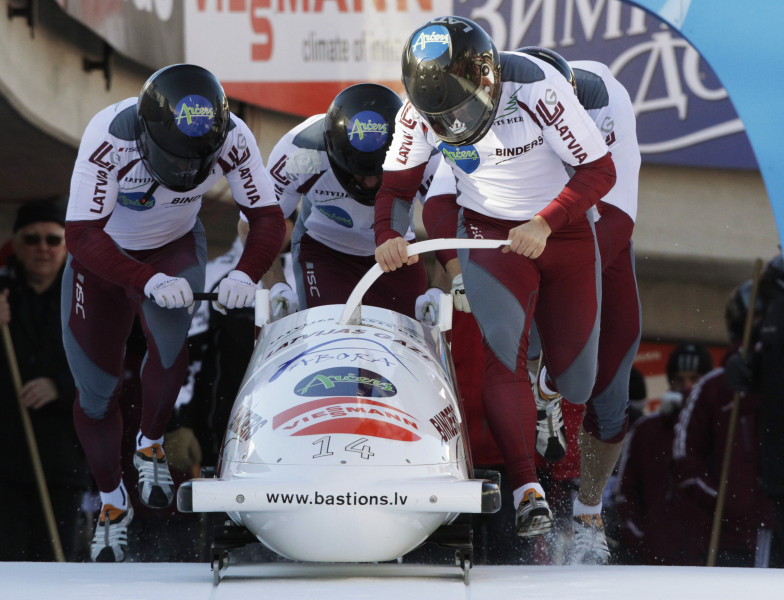 Latvijas bobslejisti no Vācijas atšķiras ar diviem vīriem