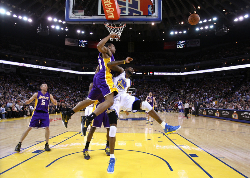 "Warriors" uzvaru sērija turpinās - pieveikta arī "Lakers"