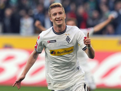 Menhengladbahas "Borussia" derbijā sakauj Ķelni un panāk "Schalke"