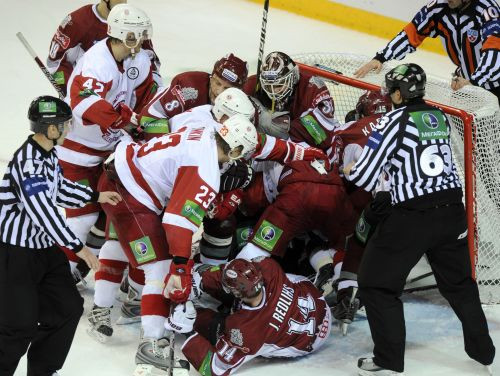 "Vityaz" hokejists: "Fedosejevs Laviņu uzvarēja, Holts nesmuki uzvedās"