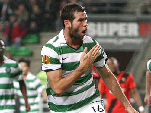 Slavenajā "Old Firm" uzvar "Celtic" un pakāpjas uz pirmo vietu