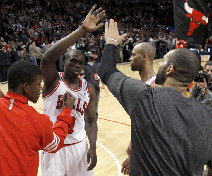 "Bulls" izrauj uzvaru pār "Hawks", "Blazers" kļūst par Rietumu līderi