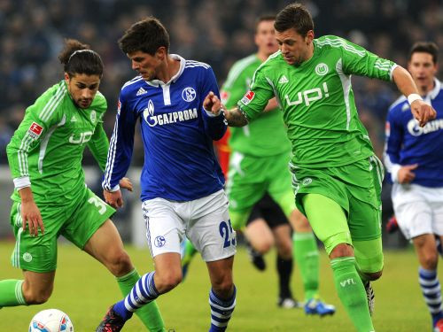 Huntelārs un Rauls palīdz "Schalke" sagraut Volfsburgu