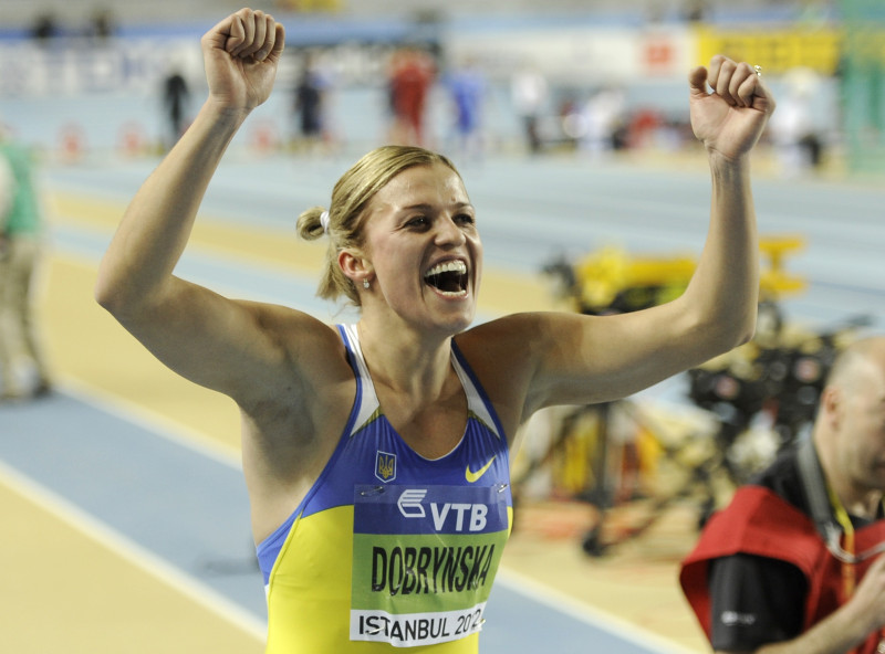 Dobrinska ar pasaules rekordu uzvar pieccīņā, lietuvietei Skujītei bronza