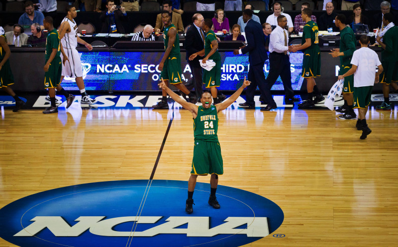 NCAA turnīrā krīt favorīti Djūka un Misūri