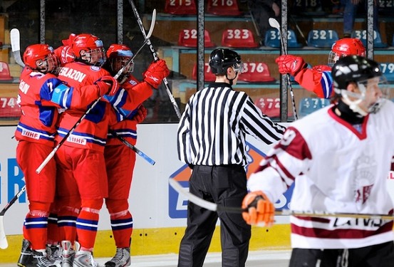 U-18 hokejisti sāk ar 1:6 pret spēcīgo Krieviju
