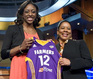 Tamanes klubs WNBA draftā izvēlas divas aizsardzes un Priedes kolēģi