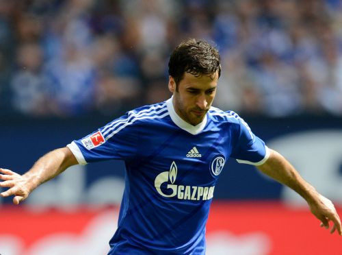 Rauls no "Schalke" faniem atvadās ar vārtiem un nodrošinātu trešo vietu