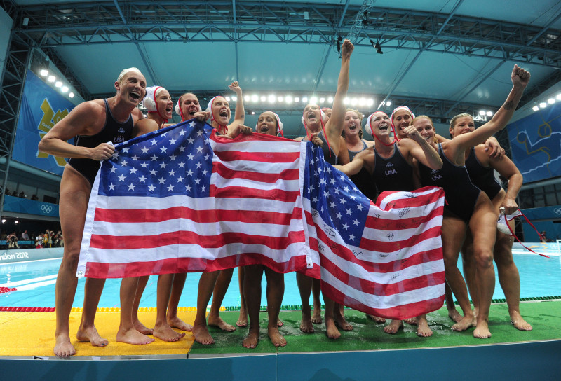 ASV sieviešu ūdenspolo izlase pirmoreiz kļūst par olimpiskajām čempionēm