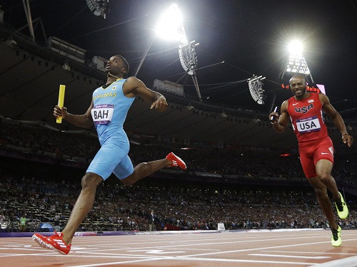 Bahamieši pārsteidz un uzvar 4x400 metros, Lavillenī jauns olimpiskais rekords