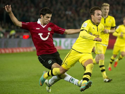 Dortmundes "Borussia" izlaiž uzvaru Hannoverē