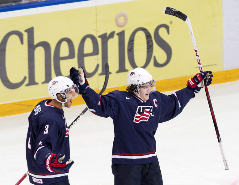 ASV U-20 hokejisti izrēķinās ar Kanādu un iekļūst finālā