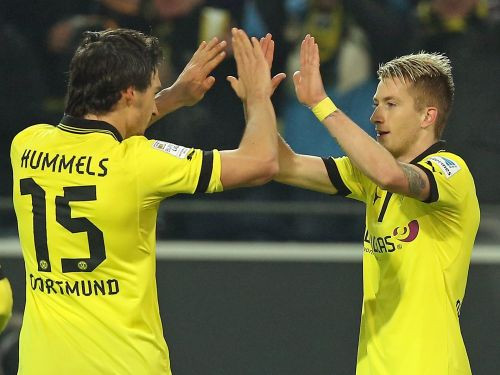 Roisam "hat-trick", Dortmunde sakauj "Eintracht" un paliek otrajā vietā