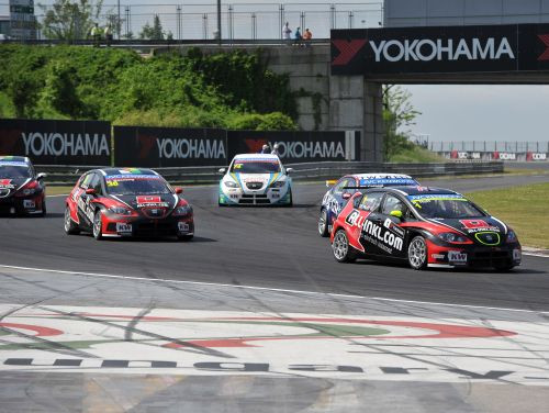 Čempionam Hafam pirmā WTCC uzvara sezonā, Tarkvīnī un Engstlers nonāk slimnīcā (+video)