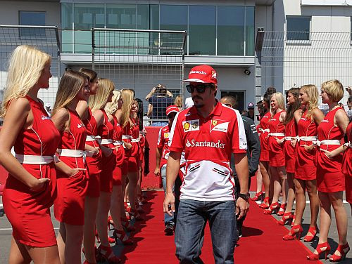 Alonso: "Mani apmierina tas, ka tieku uzskatīts par vienu no labākajiem pilotiem"