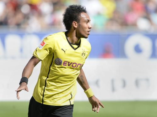 Dortmundes jaunieguvums Obamejangs debitē Bundeslīgā ar "hat-trick"