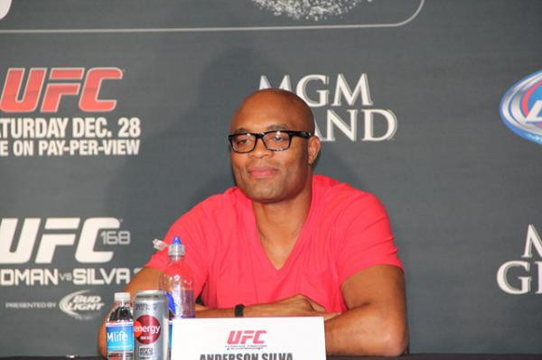Andersons Silva ar UFC pagarinājis līgumu uz 15 cīņām