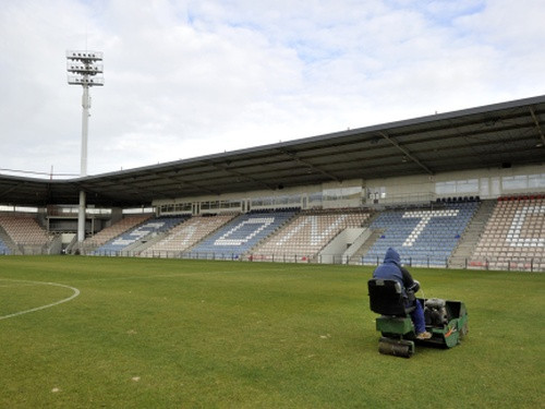 Izlase spēlēs "Skonto" stadionā, runas par ārzemēm esot blefs