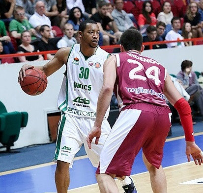 "Unics" otrajā puslaikā salauž "Krasnije Kriļja" pretestību un sērijā panāk 2-0