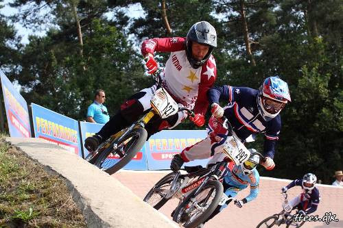 Latvijas BMX izlases sportisti šodien izlido uz Eiropas čempionātu