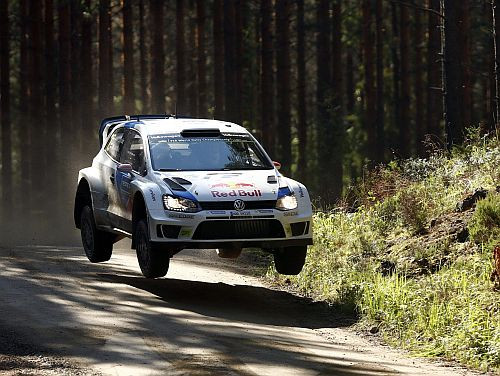 Latvala atraujas no Mīkes un Ožjē Somijas rallijā