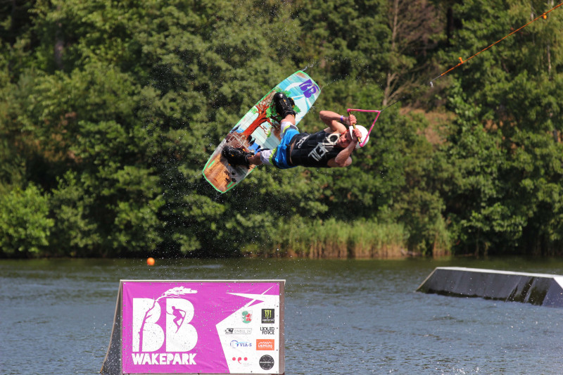 BB wakepark kabeļveikborda sacensībās Liepājā divas uzvaras mājniekiem