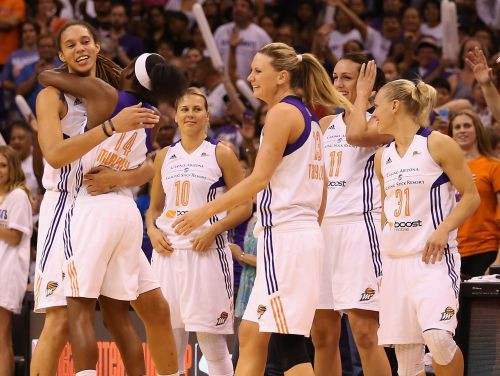Jēkabsone-Žogota un "Mercury" iekļūst WNBA finālā