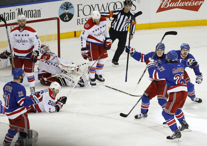 "Rangers" papildlaikā pagarina sēriju, "Ducks" izcīna trešo uzvaru