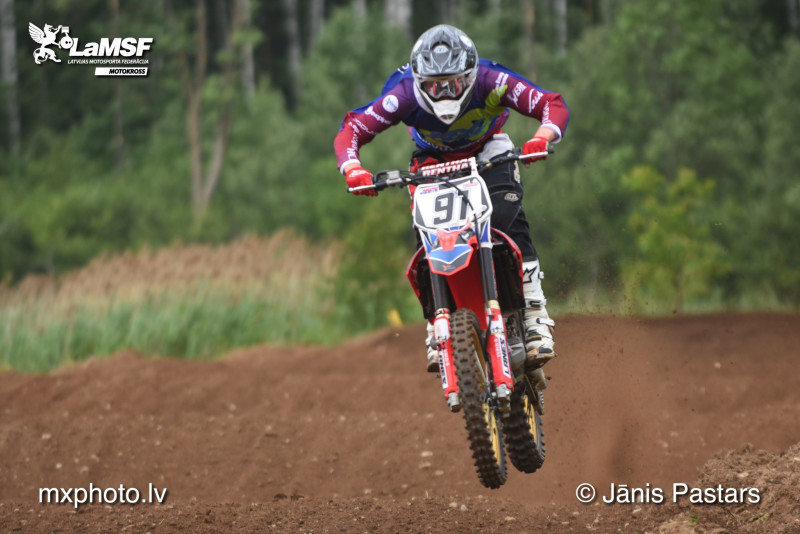 SAFE HOLESHOT 2015 izcīna Matīss Karro un Indrek Magi