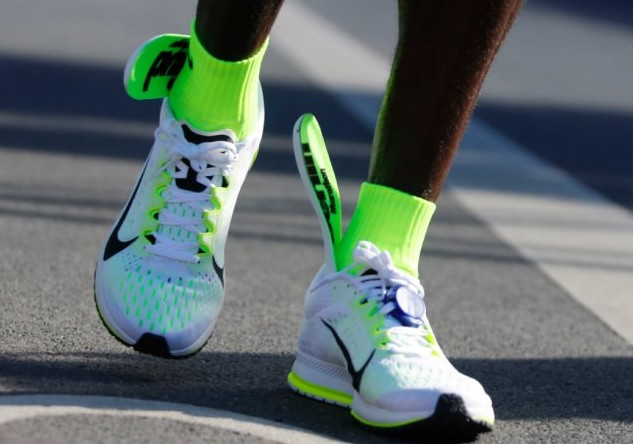 Berlīnes maratona uzvarētājs vaino "Nike" apavus, jo nav sasniedzis pasaules rekordu