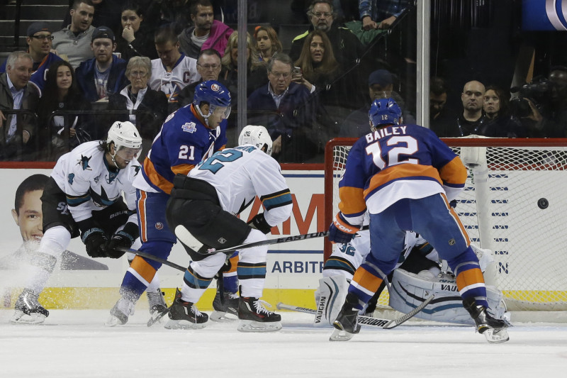 "Islanders" sagādā "Sharks" pirmo zaudējumu sezonā